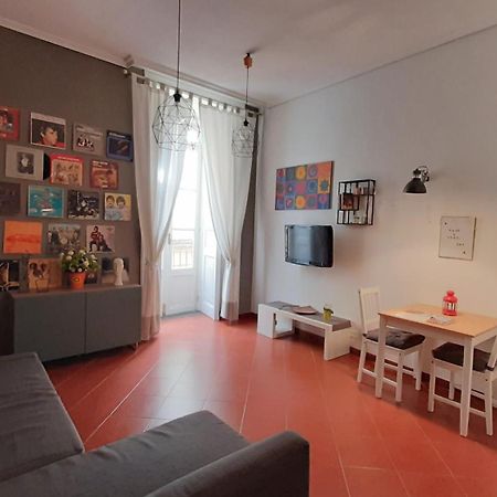 La Casa Di Flo Daire Napoli Dış mekan fotoğraf